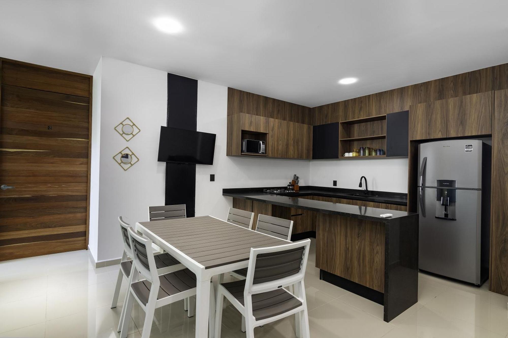 Angelina 28 Beachfront And Family Apartments - Modern And Relaxing Long Stays - 20 Min From Cancun Airport Puerto Morelos Extérieur photo